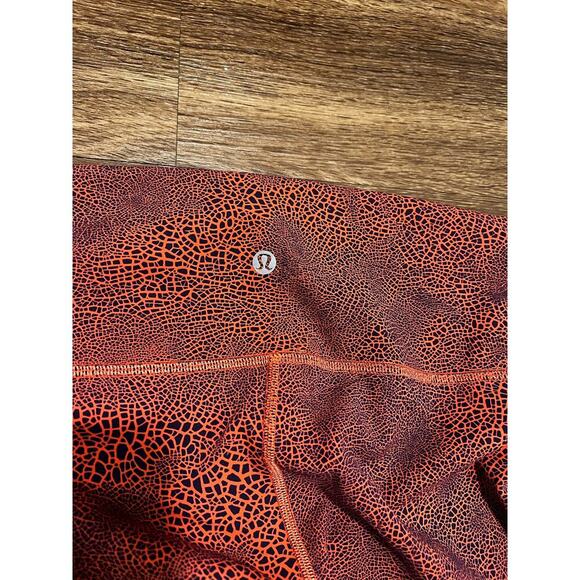 Women's Lululemon Orange and Blue Pattern Ivigorate 25 in inseam - Picture 6 of 7